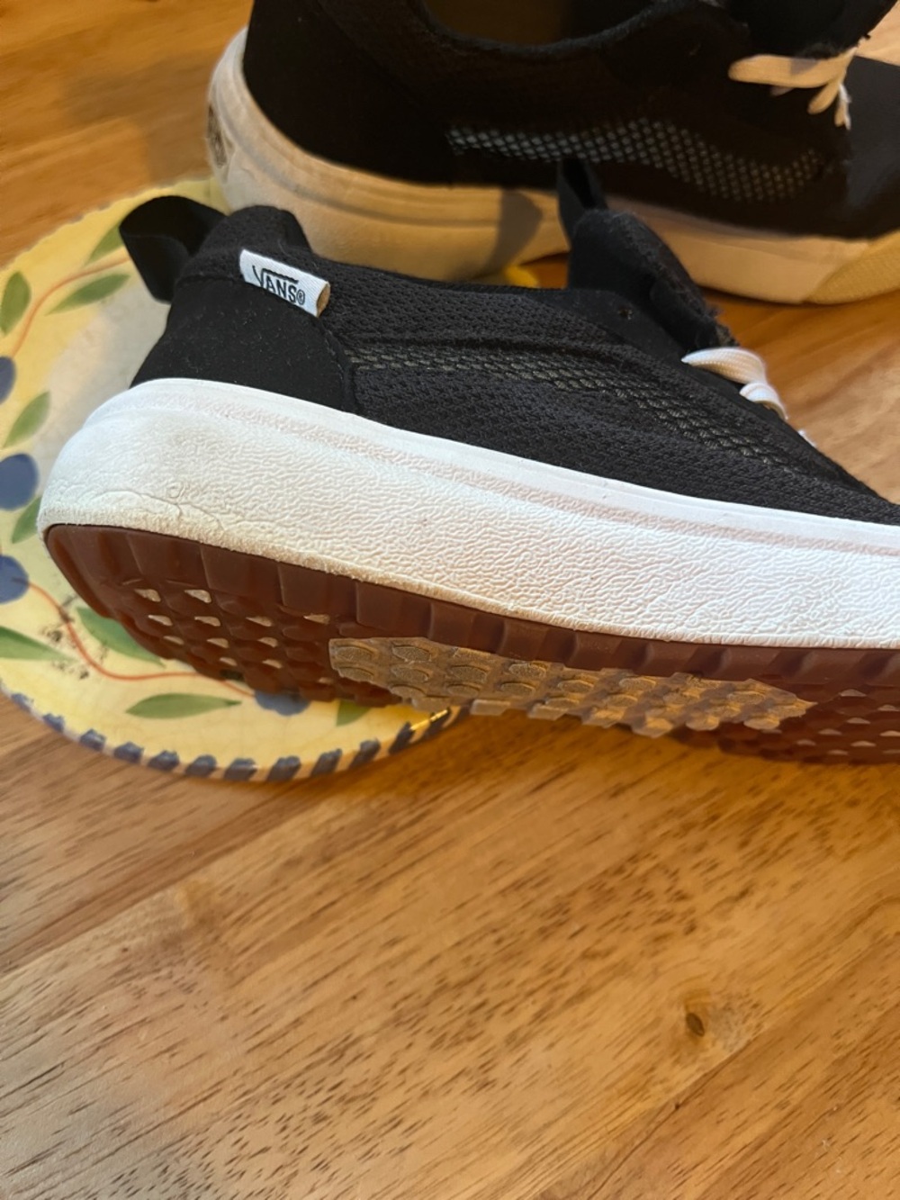 Vans women Black and White Ultrarange Sneakers - Picture 3 of 5